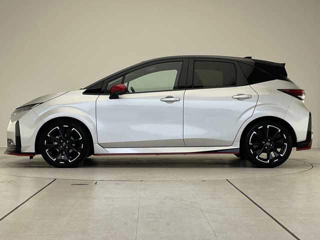 日産 オーラ ニスモ 愛知県 2022(令4)年 2.7万km シルバー プロパイロット/純正9型ディスプレイオーディオナビ/ニスモ専用シート/ニスモエアロ/SOSコール/全方位カメラ/クルーズコントロール/シートヒーター/バックカメラ/コーナーセンサー/純正アルミホイール/ETC2.0/ブラインドスポットモニター/ステアリングヒーター/LEDヘッドライト/インテリジェントミラー/オートマチックハイビーム/ドライブレコーダー/ワイヤレス充電機/衝突軽減システム/フルセグ/Bluetooth/ステアリングスイッチ/スマートキー/プッシュスタート