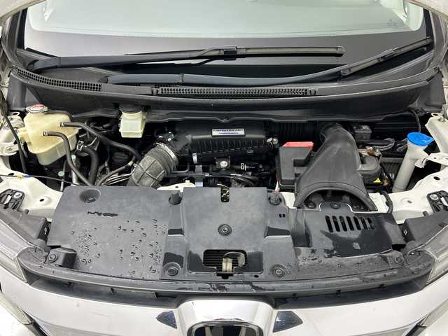 ホンダ ステップワゴン スパーダ ホンダセンシング 三重県 2017(平29)年 8万km プラチナホワイトパール /禁煙車//純正メーカーオプションナビ//全方位カメラ//オートAC//HDMI接続//革巻きステアリング//ステアリングスイッチ//MTモード付AT//パドルシフト//レーダークルーズコントロール//ホンダセンシング//衝突軽減ブレーキ//レーンキープアシスト//純正ビルトインETC//社外前方ドライブレコーダー//サイドカーテンエアバッグ//純正フリップダウンモニター//両側パワースライドドア//LED//オートライト//フォグ