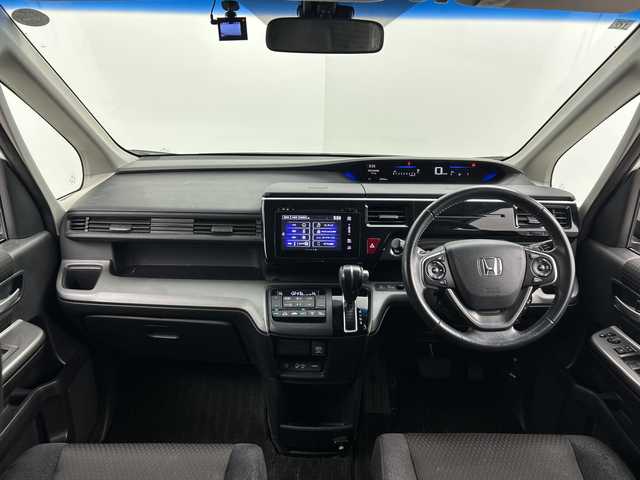ホンダ ステップワゴン スパーダ ホンダセンシング 三重県 2017(平29)年 8万km プラチナホワイトパール /禁煙車//純正メーカーオプションナビ//全方位カメラ//オートAC//HDMI接続//革巻きステアリング//ステアリングスイッチ//MTモード付AT//パドルシフト//レーダークルーズコントロール//ホンダセンシング//衝突軽減ブレーキ//レーンキープアシスト//純正ビルトインETC//社外前方ドライブレコーダー//サイドカーテンエアバッグ//純正フリップダウンモニター//両側パワースライドドア//LED//オートライト//フォグ