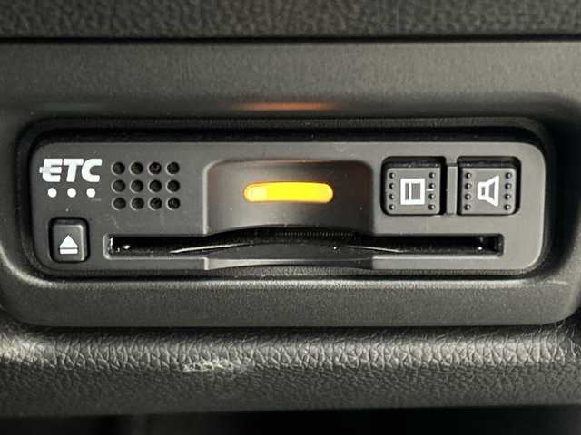 ホンダ ステップワゴン スパーダ ホンダセンシング 三重県 2017(平29)年 8万km プラチナホワイトパール /禁煙車//純正メーカーオプションナビ//全方位カメラ//オートAC//HDMI接続//革巻きステアリング//ステアリングスイッチ//MTモード付AT//パドルシフト//レーダークルーズコントロール//ホンダセンシング//衝突軽減ブレーキ//レーンキープアシスト//純正ビルトインETC//社外前方ドライブレコーダー//サイドカーテンエアバッグ//純正フリップダウンモニター//両側パワースライドドア//LED//オートライト//フォグ