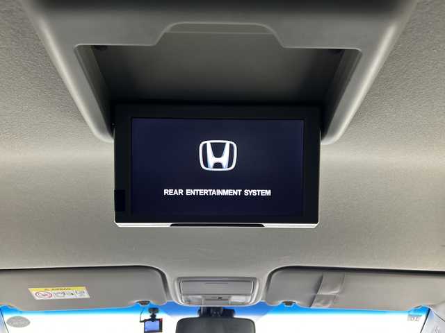 ホンダ ステップワゴン スパーダ ホンダセンシング 三重県 2017(平29)年 8万km プラチナホワイトパール /禁煙車//純正メーカーオプションナビ//全方位カメラ//オートAC//HDMI接続//革巻きステアリング//ステアリングスイッチ//MTモード付AT//パドルシフト//レーダークルーズコントロール//ホンダセンシング//衝突軽減ブレーキ//レーンキープアシスト//純正ビルトインETC//社外前方ドライブレコーダー//サイドカーテンエアバッグ//純正フリップダウンモニター//両側パワースライドドア//LED//オートライト//フォグ