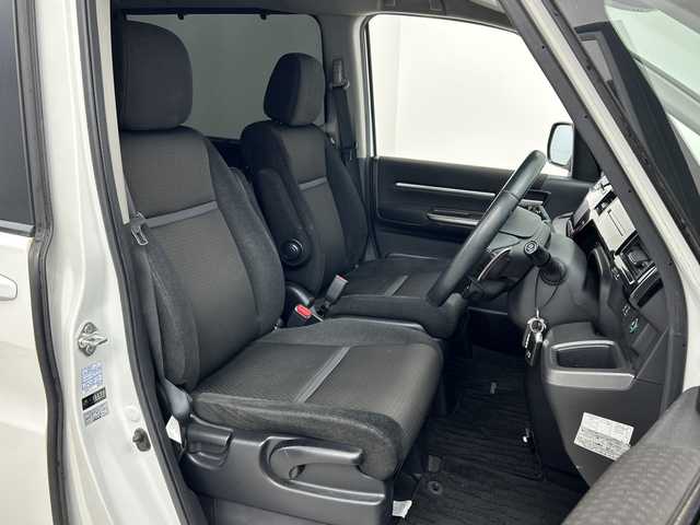 ホンダ ステップワゴン スパーダ ホンダセンシング 三重県 2017(平29)年 8万km プラチナホワイトパール /禁煙車//純正メーカーオプションナビ//全方位カメラ//オートAC//HDMI接続//革巻きステアリング//ステアリングスイッチ//MTモード付AT//パドルシフト//レーダークルーズコントロール//ホンダセンシング//衝突軽減ブレーキ//レーンキープアシスト//純正ビルトインETC//社外前方ドライブレコーダー//サイドカーテンエアバッグ//純正フリップダウンモニター//両側パワースライドドア//LED//オートライト//フォグ