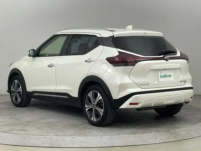日産 キックス X FOUR 道央・札幌 2025(令7)年 0.9万km ブリリアントホワイトパール ・４WD/・純正メモリナビ/・CD/DVD/BT/フルセグ/SD/・アラウンドビューモニター/・前後ドライブレコーダー/・デジタルインナーミラー/・ETC/・ハーフレザーシート/・プロパイロット/・衝突軽減ブレーキ/・横滑り防止装置/・アダプティブクルーズコントロール/・レーンキープアシスト/・前後コーナーセンサー/・ハンドル支援機能/・ふらつき警報機能/・LEDヘッドライト/・フォグ/・オートマチックハイビーム/・ヘッドランプレベライザー/・ステアリングスイッチ/・オートホールドブレーキ/・保証書・取扱説明書/・スペアキー
