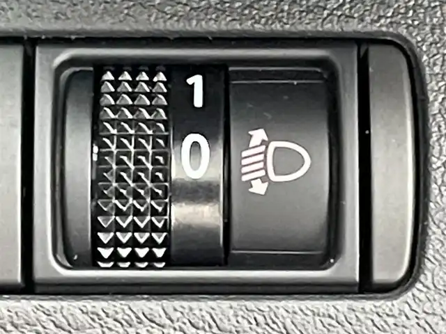 日産 キックス X FOUR 道央・札幌 2025(令7)年 0.9万km ブリリアントホワイトパール ・４WD/・純正メモリナビ/・CD/DVD/BT/フルセグ/SD/・アラウンドビューモニター/・前後ドライブレコーダー/・デジタルインナーミラー/・ETC/・ハーフレザーシート/・プロパイロット/・衝突軽減ブレーキ/・横滑り防止装置/・アダプティブクルーズコントロール/・レーンキープアシスト/・前後コーナーセンサー/・ハンドル支援機能/・ふらつき警報機能/・LEDヘッドライト/・フォグ/・オートマチックハイビーム/・ヘッドランプレベライザー/・ステアリングスイッチ/・オートホールドブレーキ/・保証書・取扱説明書/・スペアキー