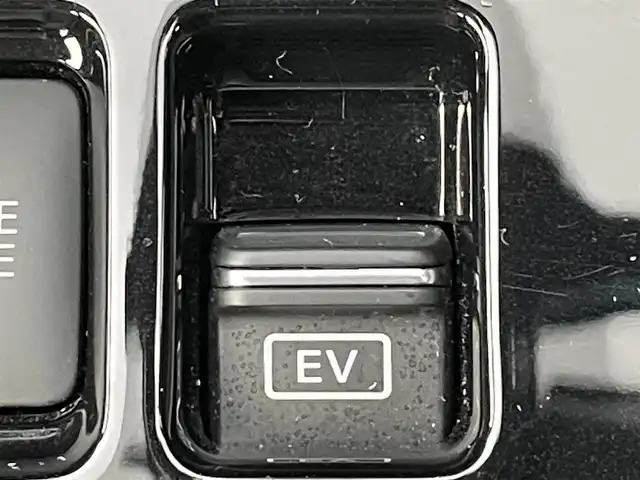 日産 キックス X FOUR 道央・札幌 2025(令7)年 0.9万km ブリリアントホワイトパール ・４WD/・純正メモリナビ/・CD/DVD/BT/フルセグ/SD/・アラウンドビューモニター/・前後ドライブレコーダー/・デジタルインナーミラー/・ETC/・ハーフレザーシート/・プロパイロット/・衝突軽減ブレーキ/・横滑り防止装置/・アダプティブクルーズコントロール/・レーンキープアシスト/・前後コーナーセンサー/・ハンドル支援機能/・ふらつき警報機能/・LEDヘッドライト/・フォグ/・オートマチックハイビーム/・ヘッドランプレベライザー/・ステアリングスイッチ/・オートホールドブレーキ/・保証書・取扱説明書/・スペアキー