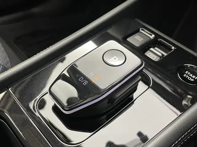 日産 キックス X FOUR 道央・札幌 2025(令7)年 0.9万km ブリリアントホワイトパール ・４WD/・純正メモリナビ/・CD/DVD/BT/フルセグ/SD/・アラウンドビューモニター/・前後ドライブレコーダー/・デジタルインナーミラー/・ETC/・ハーフレザーシート/・プロパイロット/・衝突軽減ブレーキ/・横滑り防止装置/・アダプティブクルーズコントロール/・レーンキープアシスト/・前後コーナーセンサー/・ハンドル支援機能/・ふらつき警報機能/・LEDヘッドライト/・フォグ/・オートマチックハイビーム/・ヘッドランプレベライザー/・ステアリングスイッチ/・オートホールドブレーキ/・保証書・取扱説明書/・スペアキー