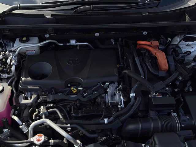 トヨタ ＲＡＶ４ ＰＨＶ ブラックトーン 山口県 2021(令3)年 5.8万km アティチュードブラックマイカ/ホワイトパールクリスタルシャイン ワンオーナー/純正ディスプレイオーディオ/・ナビキット/・フルセグテレビ/・AM/FM/Bluetooth/パノラミックビューモニター/ETC/前後ドライブレコーダー/デジタルインナーミラー/トヨタセーフティセンス/・プリクラッシュセーフティ/・レーダークルーズコントロール/・車線逸脱防止システム/・ブラインドスポットモニター/・オートマチックハイビーム/・クリアランスソナー/D/N席シートヒーター/D/N席エアシート/D/N席パワーシート/ワイヤレス充電/ステアリングヒーター/純正LEDヘッドライト/レーダー探知機【LASER】/スマートキー/スペアキー/AC100V/パワーバックドア/純正19インチAW/充電ケーブルあり