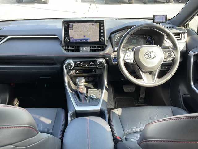 トヨタ ＲＡＶ４ ＰＨＶ ブラックトーン 山口県 2021(令3)年 5.8万km アティチュードブラックマイカ/ホワイトパールクリスタルシャイン ワンオーナー/純正ディスプレイオーディオ/・ナビキット/・フルセグテレビ/・AM/FM/Bluetooth/パノラミックビューモニター/ETC/前後ドライブレコーダー/デジタルインナーミラー/トヨタセーフティセンス/・プリクラッシュセーフティ/・レーダークルーズコントロール/・車線逸脱防止システム/・ブラインドスポットモニター/・オートマチックハイビーム/・クリアランスソナー/D/N席シートヒーター/D/N席エアシート/D/N席パワーシート/ワイヤレス充電/ステアリングヒーター/純正LEDヘッドライト/レーダー探知機【LASER】/スマートキー/スペアキー/AC100V/パワーバックドア/純正19インチAW/充電ケーブルあり