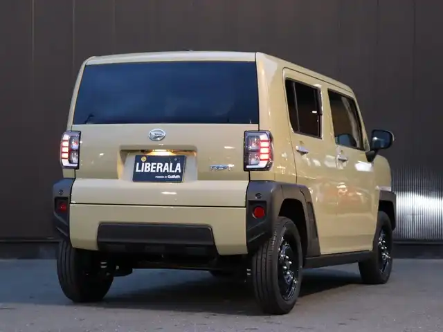 ダイハツ タフト X ターボ 静岡県 2023(令5)年 2万km サンドベージュメタリック 純正ディスプレイオーディオ/Apple Carplay/Android Auto/フルセグTV/ガラスルーフ/衝突軽減ブレーキ/オートハイビーム/純正ドラレコ/アイドリングストップ/パーキングアシスト/ETC/USB