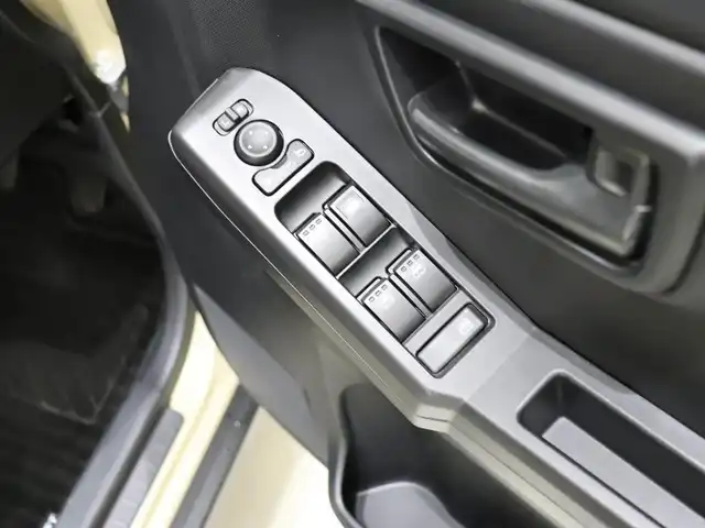 ダイハツ タフト X ターボ 静岡県 2023(令5)年 2万km サンドベージュメタリック 純正ディスプレイオーディオ/Apple Carplay/Android Auto/フルセグTV/ガラスルーフ/衝突軽減ブレーキ/オートハイビーム/純正ドラレコ/アイドリングストップ/パーキングアシスト/ETC/USB