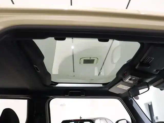 ダイハツ タフト X ターボ 静岡県 2023(令5)年 2万km サンドベージュメタリック 純正ディスプレイオーディオ/Apple Carplay/Android Auto/フルセグTV/ガラスルーフ/衝突軽減ブレーキ/オートハイビーム/純正ドラレコ/アイドリングストップ/パーキングアシスト/ETC/USB