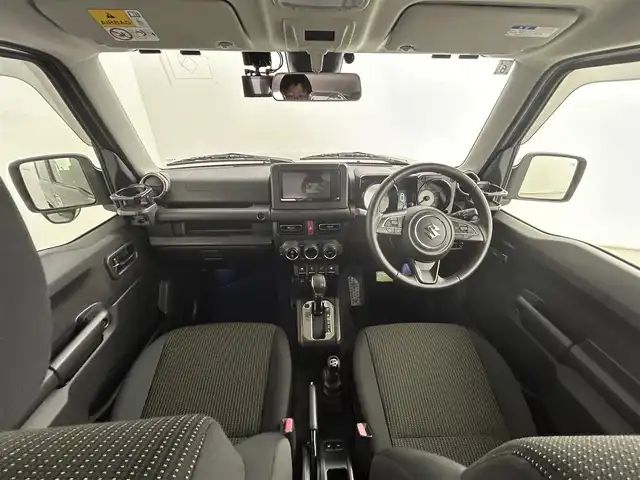 スズキ ジムニー XC 道央・札幌 2019(令1)年 0.7万km ジャングルグリーン ・４WD/・社外メモリーナビ/　CD/DVD/SD/BT/フルセグ/・バックカメラ/・ビルトインETC/・衝突軽減ブレーキ/・クルーズコントロール/・レーンキープアシスト/・前席シートヒーター/・ヘッドライトウォッシャー/・ステアリングスイッチ/・メッキグリル/・メッキテールカバー/・純正マッドフラップ/・LEDヘッドライト/・フォグライト/・オートライト/・純正フロアマット/・ドアバイザー