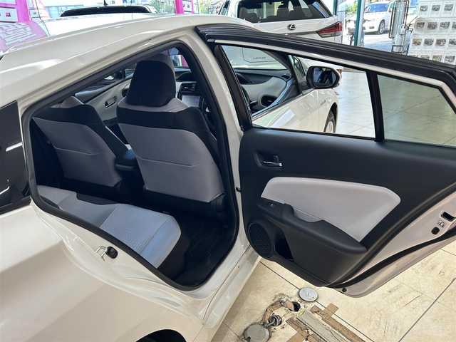 トヨタ プリウス S 東京都 2016(平28)年 6.6万km ホワイトパールクリスタルシャイン ワンオーナー/純正ディーラーナビ/(CD/SD/BT/AUX/ワンセグTV)/前後方ドライブレコーダー/(DC-DR65)/バックカメラ/LKA/コーナーセンサー/レーダークルーズコントロール/プリクラッシュセーフティ/ふらつき検知機能/アイドリングストップ/横滑り防止機能/LED/オートハイビーム/フォグランプ/革巻きステアリング/ステアリングスイッチ/ETC/電動格納ウインカーミラー/ISOFIX/純正フロアマット/トノカバー/リアプライバシーガラス/プッシュスタート/スマートキー/ABS＋W+SSRS/新車時保証書/取扱説明書/スペアキー