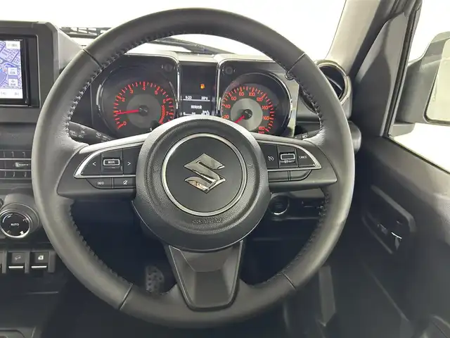 スズキ ジムニー シエラ JC 佐賀県 2025(令7)年 0.1万km ミディアムグレー 社外7インチナビ /Bluetooth/CD/SD/FM.AM/スズキレーダーブレーキサポートシステム/コーナーセンサー/クルーズコントロール/パートタイム4WD/アイドリングストップ/ダウンヒルアシストコントロール/運転席/助手席シートヒーター/社外フロアマット/純正15インチアルミホイール/スマートキー×2/保証書/取扱説明書