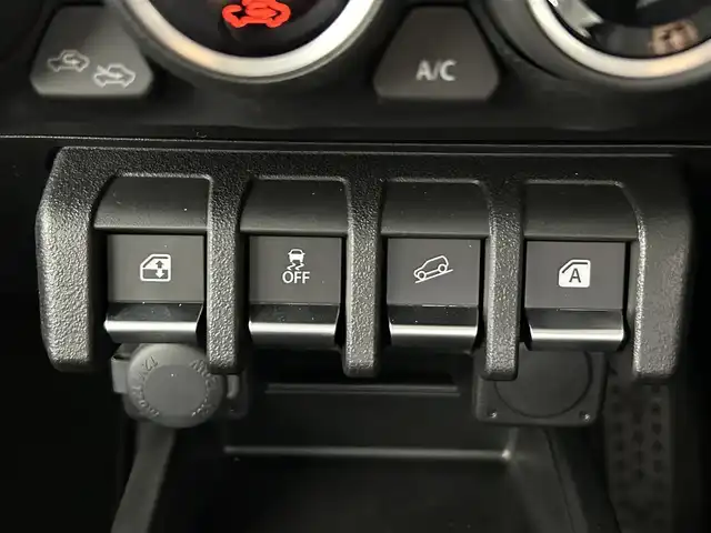 スズキ ジムニー シエラ JC 佐賀県 2025(令7)年 0.1万km ミディアムグレー 社外7インチナビ /Bluetooth/CD/SD/FM.AM/スズキレーダーブレーキサポートシステム/コーナーセンサー/クルーズコントロール/パートタイム4WD/アイドリングストップ/ダウンヒルアシストコントロール/運転席/助手席シートヒーター/社外フロアマット/純正15インチアルミホイール/スマートキー×2/保証書/取扱説明書