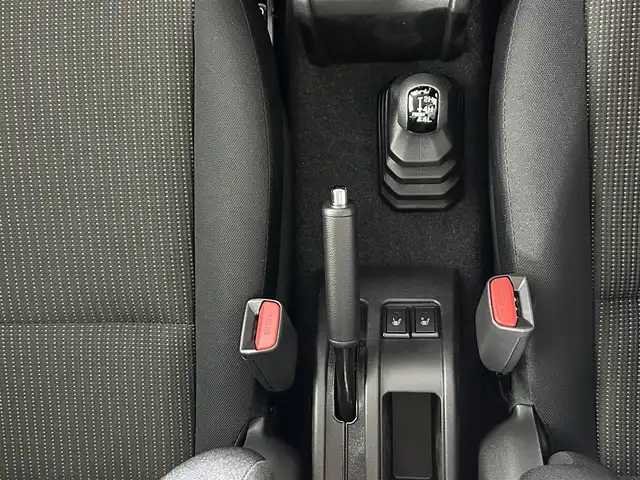 スズキ ジムニー シエラ JC 佐賀県 2025(令7)年 0.1万km ミディアムグレー 社外7インチナビ /Bluetooth/CD/SD/FM.AM/スズキレーダーブレーキサポートシステム/コーナーセンサー/クルーズコントロール/パートタイム4WD/アイドリングストップ/ダウンヒルアシストコントロール/運転席/助手席シートヒーター/社外フロアマット/純正15インチアルミホイール/スマートキー×2/保証書/取扱説明書