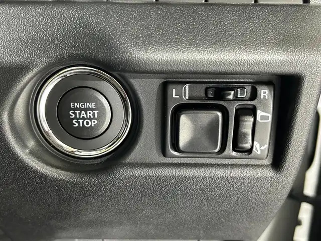 スズキ ジムニー シエラ JC 佐賀県 2025(令7)年 0.1万km ミディアムグレー 社外7インチナビ /Bluetooth/CD/SD/FM.AM/スズキレーダーブレーキサポートシステム/コーナーセンサー/クルーズコントロール/パートタイム4WD/アイドリングストップ/ダウンヒルアシストコントロール/運転席/助手席シートヒーター/社外フロアマット/純正15インチアルミホイール/スマートキー×2/保証書/取扱説明書