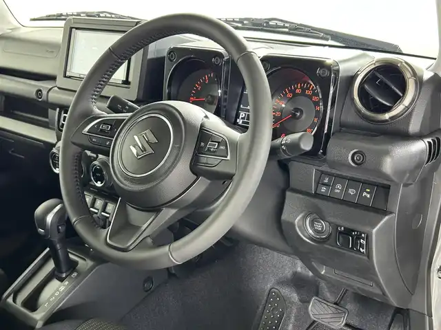 スズキ ジムニー シエラ JC 佐賀県 2025(令7)年 0.1万km ミディアムグレー 社外7インチナビ /Bluetooth/CD/SD/FM.AM/スズキレーダーブレーキサポートシステム/コーナーセンサー/クルーズコントロール/パートタイム4WD/アイドリングストップ/ダウンヒルアシストコントロール/運転席/助手席シートヒーター/社外フロアマット/純正15インチアルミホイール/スマートキー×2/保証書/取扱説明書