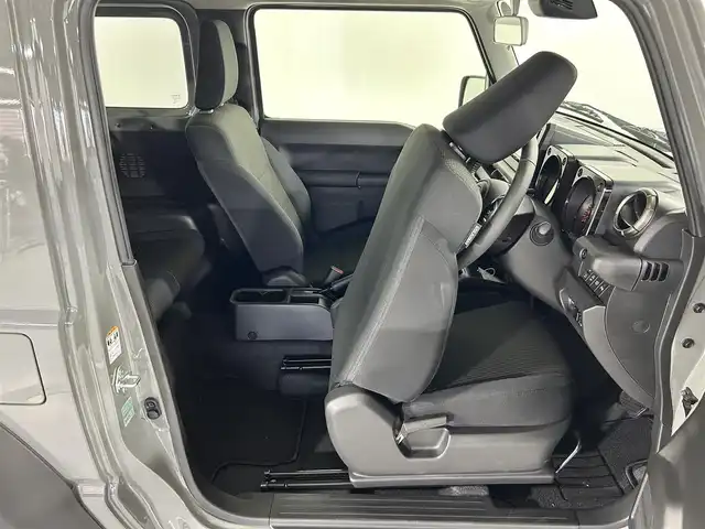 スズキ ジムニー シエラ JC 佐賀県 2025(令7)年 0.1万km ミディアムグレー 社外7インチナビ /Bluetooth/CD/SD/FM.AM/スズキレーダーブレーキサポートシステム/コーナーセンサー/クルーズコントロール/パートタイム4WD/アイドリングストップ/ダウンヒルアシストコントロール/運転席/助手席シートヒーター/社外フロアマット/純正15インチアルミホイール/スマートキー×2/保証書/取扱説明書