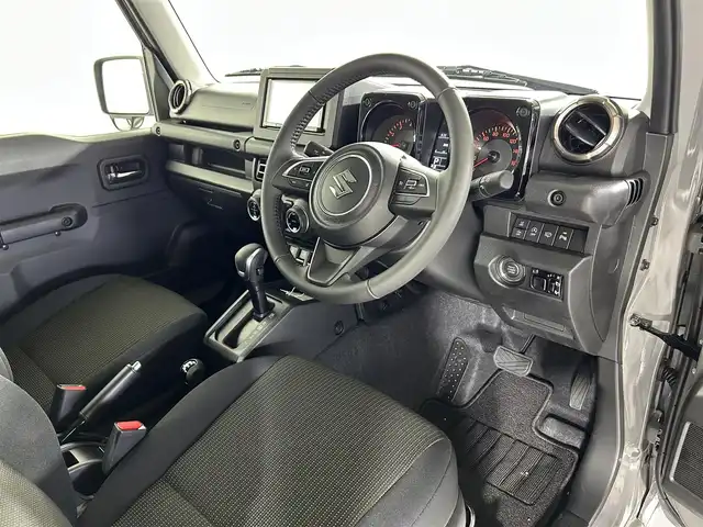 スズキ ジムニー シエラ JC 佐賀県 2025(令7)年 0.1万km ミディアムグレー 社外7インチナビ /Bluetooth/CD/SD/FM.AM/スズキレーダーブレーキサポートシステム/コーナーセンサー/クルーズコントロール/パートタイム4WD/アイドリングストップ/ダウンヒルアシストコントロール/運転席/助手席シートヒーター/社外フロアマット/純正15インチアルミホイール/スマートキー×2/保証書/取扱説明書