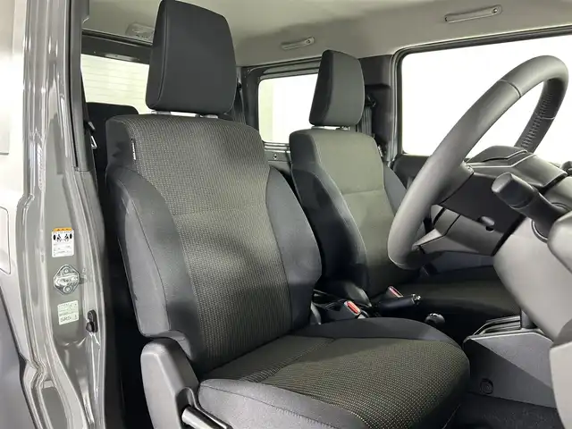 スズキ ジムニー シエラ JC 佐賀県 2025(令7)年 0.1万km ミディアムグレー 社外7インチナビ /Bluetooth/CD/SD/FM.AM/スズキレーダーブレーキサポートシステム/コーナーセンサー/クルーズコントロール/パートタイム4WD/アイドリングストップ/ダウンヒルアシストコントロール/運転席/助手席シートヒーター/社外フロアマット/純正15インチアルミホイール/スマートキー×2/保証書/取扱説明書