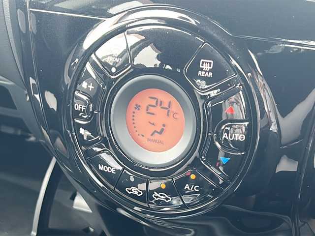 日産 ノート e－パワー X 道東・釧路十勝 2017(平29)年 5.1万km ガンＭ 社外ナビ/CD/DVD/AM/FM/BT/フルセグTV/衝突軽減ブレーキ/車線逸脱警報/プッシュスタート/スマートキー/スペア機ー/純正エンジンスターター/オートエアコン/オートライト/ヘッドライトレベライザー/電動格納ミラー/ウインカーミラー/純正ドアバイザー/純正フロアマット
