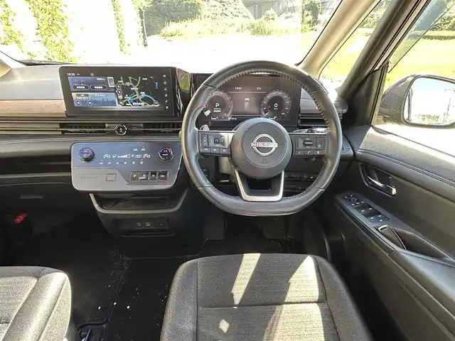 日産 セレナ ハイウェイスター V 長崎県 2023(令5)年 3.5万km アズライトブルー 純正ナビ/（Bluetooth/フルセグ）/全方位カメラ/衝突軽減システム/レーンアシスト/レーダークルーズ/ETC/両側パワースライドドア/パドルシフト/置くだけ充電/スマートキー/プッシュスタート/純正16インチAW