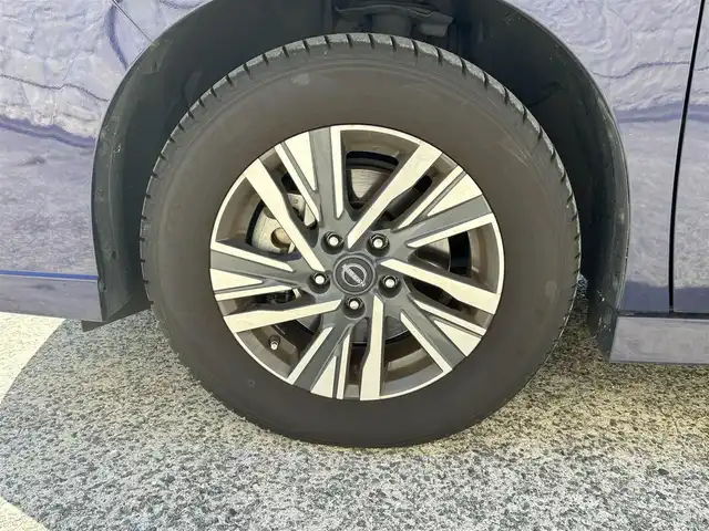 日産 セレナ ハイウェイスター V 長崎県 2023(令5)年 3.5万km アズライトブルー 純正ナビ/（Bluetooth/フルセグ）/全方位カメラ/衝突軽減システム/レーンアシスト/レーダークルーズ/ETC/両側パワースライドドア/パドルシフト/置くだけ充電/スマートキー/プッシュスタート/純正16インチAW