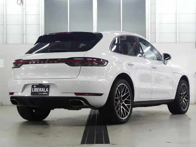 ポルシェ マカン 兵庫県 2020(令2)年 4.7万km 白 純正ナビ/全方位カメラ/クロノメーター/ブラインドスポットモニター/シートヒーター（D+N席）/衝突軽減ブレーキ/レーンキープアシスト/Apple Car Play/アダプティブクルーズコントロール/前後ドライブレコーダー/ETC2.0 /LEDヘッドライト/横滑り防止装置/盗難防止装置/スペアキー/純正21インチAW/Bluetooth/純正フロアマット/パワーバックドア/パワーシート（D+N席）