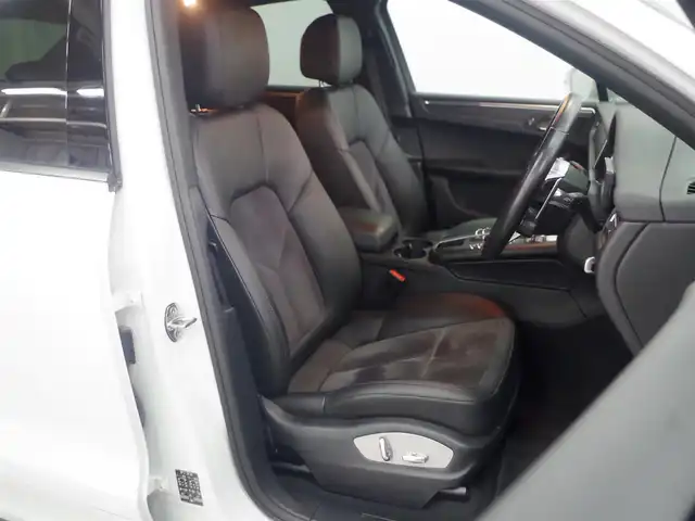 ポルシェ マカン 兵庫県 2020(令2)年 4.7万km 白 純正ナビ/全方位カメラ/クロノメーター/ブラインドスポットモニター/シートヒーター（D+N席）/衝突軽減ブレーキ/レーンキープアシスト/Apple Car Play/アダプティブクルーズコントロール/前後ドライブレコーダー/ETC2.0 /LEDヘッドライト/横滑り防止装置/盗難防止装置/スペアキー/純正21インチAW/Bluetooth/純正フロアマット/パワーバックドア/パワーシート（D+N席）