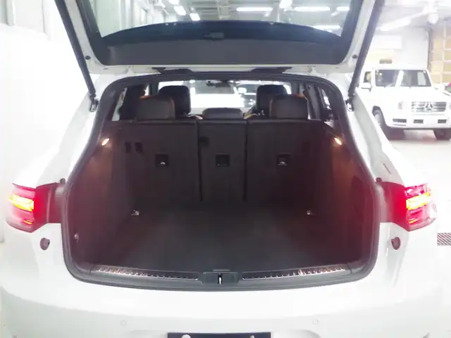 ポルシェ マカン 兵庫県 2020(令2)年 4.7万km 白 純正ナビ/全方位カメラ/クロノメーター/ブラインドスポットモニター/シートヒーター（D+N席）/衝突軽減ブレーキ/レーンキープアシスト/Apple Car Play/アダプティブクルーズコントロール/前後ドライブレコーダー/ETC2.0 /LEDヘッドライト/横滑り防止装置/盗難防止装置/スペアキー/純正21インチAW/Bluetooth/純正フロアマット/パワーバックドア/パワーシート（D+N席）