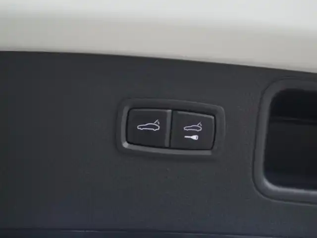 ポルシェ マカン 兵庫県 2020(令2)年 4.7万km 白 純正ナビ/全方位カメラ/クロノメーター/ブラインドスポットモニター/シートヒーター（D+N席）/衝突軽減ブレーキ/レーンキープアシスト/Apple Car Play/アダプティブクルーズコントロール/前後ドライブレコーダー/ETC2.0 /LEDヘッドライト/横滑り防止装置/盗難防止装置/スペアキー/純正21インチAW/Bluetooth/純正フロアマット/パワーバックドア/パワーシート（D+N席）