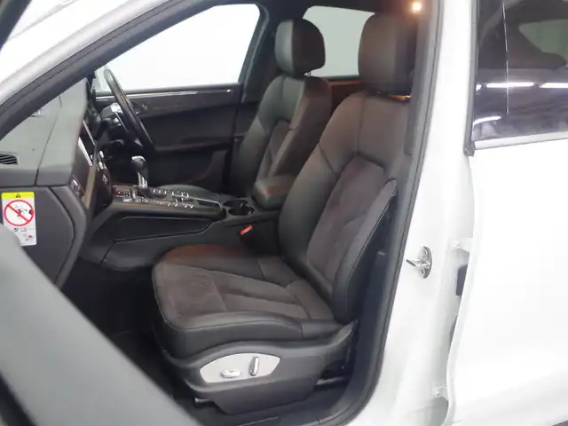 ポルシェ マカン 兵庫県 2020(令2)年 4.7万km 白 純正ナビ/全方位カメラ/クロノメーター/ブラインドスポットモニター/シートヒーター（D+N席）/衝突軽減ブレーキ/レーンキープアシスト/Apple Car Play/アダプティブクルーズコントロール/前後ドライブレコーダー/ETC2.0 /LEDヘッドライト/横滑り防止装置/盗難防止装置/スペアキー/純正21インチAW/Bluetooth/純正フロアマット/パワーバックドア/パワーシート（D+N席）