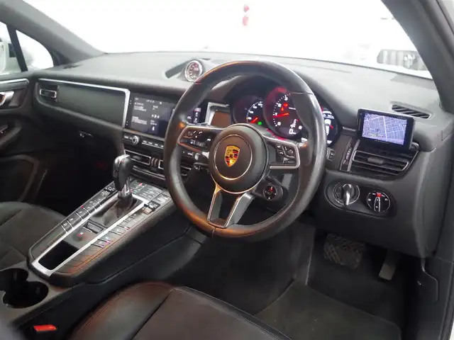 ポルシェ マカン 兵庫県 2020(令2)年 4.7万km 白 純正ナビ/全方位カメラ/クロノメーター/ブラインドスポットモニター/シートヒーター（D+N席）/衝突軽減ブレーキ/レーンキープアシスト/Apple Car Play/アダプティブクルーズコントロール/前後ドライブレコーダー/ETC2.0 /LEDヘッドライト/横滑り防止装置/盗難防止装置/スペアキー/純正21インチAW/Bluetooth/純正フロアマット/パワーバックドア/パワーシート（D+N席）