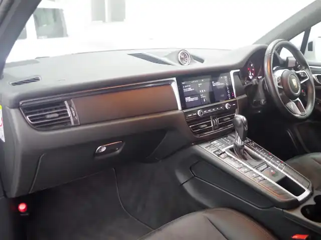 ポルシェ マカン 兵庫県 2020(令2)年 4.7万km 白 純正ナビ/全方位カメラ/クロノメーター/ブラインドスポットモニター/シートヒーター（D+N席）/衝突軽減ブレーキ/レーンキープアシスト/Apple Car Play/アダプティブクルーズコントロール/前後ドライブレコーダー/ETC2.0 /LEDヘッドライト/横滑り防止装置/盗難防止装置/スペアキー/純正21インチAW/Bluetooth/純正フロアマット/パワーバックドア/パワーシート（D+N席）