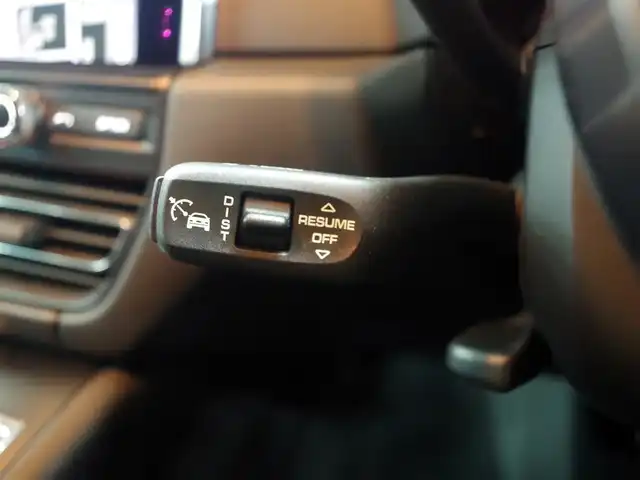 ポルシェ マカン 兵庫県 2020(令2)年 4.7万km 白 純正ナビ/全方位カメラ/クロノメーター/ブラインドスポットモニター/シートヒーター（D+N席）/衝突軽減ブレーキ/レーンキープアシスト/Apple Car Play/アダプティブクルーズコントロール/前後ドライブレコーダー/ETC2.0 /LEDヘッドライト/横滑り防止装置/盗難防止装置/スペアキー/純正21インチAW/Bluetooth/純正フロアマット/パワーバックドア/パワーシート（D+N席）