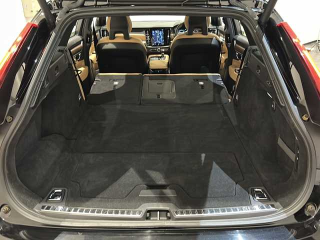 ボルボ Ｖ９０ クロスカントリー T5 AWD モメンタム 新潟県 2018(平30)年 3.4万km オニキスブラックP ワンオーナー/Applecarplay/Android-auto/インテリセーフ/-シティセーフティブレーキ/-レーンキープアシスト/-ブラインドスポットモニター/-クロストラフィックアシスト/-360°カメラ/-アダプティブクルーズコントロール/純正HDDナビ/フルセグTV/ETC/パワーシート/シートヒーター/ステアリングヒーター/パワーバックドア/スペアキー1本/保証書/取扱説明書