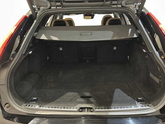 ボルボ Ｖ９０ クロスカントリー T5 AWD モメンタム 新潟県 2018(平30)年 3.4万km オニキスブラックP ワンオーナー/Applecarplay/Android-auto/インテリセーフ/-シティセーフティブレーキ/-レーンキープアシスト/-ブラインドスポットモニター/-クロストラフィックアシスト/-360°カメラ/-アダプティブクルーズコントロール/純正HDDナビ/フルセグTV/ETC/パワーシート/シートヒーター/ステアリングヒーター/パワーバックドア/スペアキー1本/保証書/取扱説明書