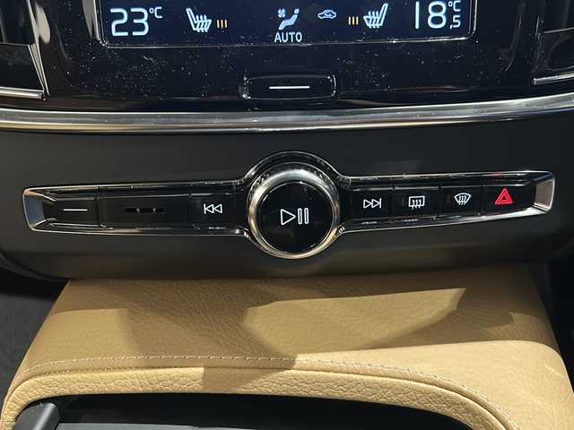 ボルボ Ｖ９０ クロスカントリー T5 AWD モメンタム 新潟県 2018(平30)年 3.4万km オニキスブラックP ワンオーナー/Applecarplay/Android-auto/インテリセーフ/-シティセーフティブレーキ/-レーンキープアシスト/-ブラインドスポットモニター/-クロストラフィックアシスト/-360°カメラ/-アダプティブクルーズコントロール/純正HDDナビ/フルセグTV/ETC/パワーシート/シートヒーター/ステアリングヒーター/パワーバックドア/スペアキー1本/保証書/取扱説明書