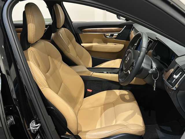 ボルボ Ｖ９０ クロスカントリー T5 AWD モメンタム 新潟県 2018(平30)年 3.4万km オニキスブラックP ワンオーナー/Applecarplay/Android-auto/インテリセーフ/-シティセーフティブレーキ/-レーンキープアシスト/-ブラインドスポットモニター/-クロストラフィックアシスト/-360°カメラ/-アダプティブクルーズコントロール/純正HDDナビ/フルセグTV/ETC/パワーシート/シートヒーター/ステアリングヒーター/パワーバックドア/スペアキー1本/保証書/取扱説明書