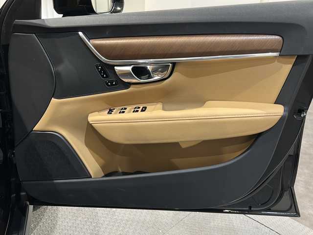 ボルボ Ｖ９０ クロスカントリー T5 AWD モメンタム 新潟県 2018(平30)年 3.4万km オニキスブラックP ワンオーナー/Applecarplay/Android-auto/インテリセーフ/-シティセーフティブレーキ/-レーンキープアシスト/-ブラインドスポットモニター/-クロストラフィックアシスト/-360°カメラ/-アダプティブクルーズコントロール/純正HDDナビ/フルセグTV/ETC/パワーシート/シートヒーター/ステアリングヒーター/パワーバックドア/スペアキー1本/保証書/取扱説明書