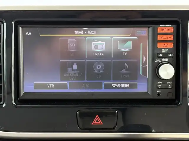 日産 デイズ ルークス X Vセレ +SeftyⅡ 青森県 2015(平27)年 8.7万km ホワイトパール 4WD/純正SDナビ・フルセグTV/アラウンドビューモニター/ETC/片側パワースライドドア/運転席シートヒーター/エマージェンシーブレーキ/踏み間違い防止アシスト/横滑り防止機能/シートバックテーブル/後席サンシェード/インテリキー/LEDヘッドライト