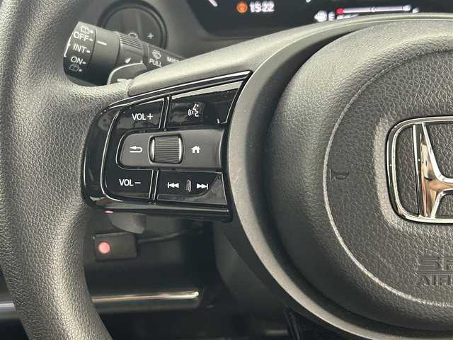 ホンダ ヴェゼル ハイブリッド e:HEV X 熊本県 2022(令4)年 1.1万km メテオロイドグレーメタリック ワンオーナー　/純正前後ドライブレコーダー　/純正ナビ（CD・DVD・フルセグ・BT・USB/Aタイプ）/バックカメラ　　/前後クリアランスソナー　/ホンダセンシング/・アダブティブクルーズコントロール/・路外逸脱制御機能/・踏み間違い防止/・標識認識機能/・衝突軽減ブレーキ/・オートハイビーム/・レーンキープアシスト/横滑り防止/アイドリングストップ/ダウンヒルアシスト/電動パーキングブレーキ/ブレーキホールド/純正フロアマット/純正１６インチAW/オートライト/LEDヘッドライト/フォグライト/スマートキー/プッシュスタート/保証書/取扱説明書