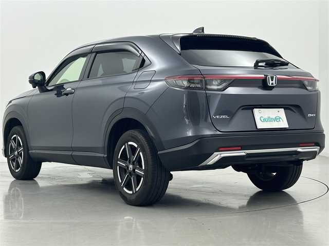 ホンダ ヴェゼル ハイブリッド e:HEV X 熊本県 2022(令4)年 1.1万km メテオロイドグレーメタリック ワンオーナー　/純正前後ドライブレコーダー　/純正ナビ（CD・DVD・フルセグ・BT・USB/Aタイプ）/バックカメラ　　/前後クリアランスソナー　/ホンダセンシング/・アダブティブクルーズコントロール/・路外逸脱制御機能/・踏み間違い防止/・標識認識機能/・衝突軽減ブレーキ/・オートハイビーム/・レーンキープアシスト/横滑り防止/アイドリングストップ/ダウンヒルアシスト/電動パーキングブレーキ/ブレーキホールド/純正フロアマット/純正１６インチAW/オートライト/LEDヘッドライト/フォグライト/スマートキー/プッシュスタート/保証書/取扱説明書