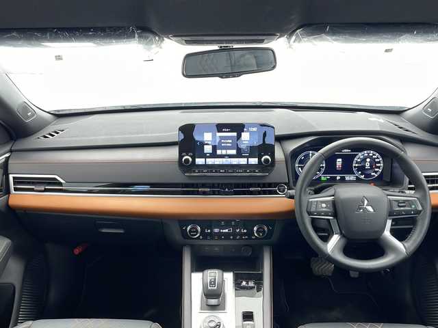 三菱 アウトランダー ＰＨＥＶ P 千葉県 2023(令5)年 2.4万km ホワイトダイヤモンド 衝突被害軽減システム/レーンキープアシスト/コーナーセンサー（前後）/レーダークルーズコントロール/ブラインドスポットモニター/横滑り防止装置/オートライト/LEDヘッドライト/プラグインHV/BOSEサウンド/HUD/ワイヤレス充電/100V充電/純正メモリナビ/　（Bluetooth/フルセグTV/USB/AppleCarPley）/車外カメラ/　（バック/全方位）/純正ビルトインETC2.0/純正ドライブレコーダー（前後）/パワーシート（D/N席）/全席シートヒーター/パワーステアリング/ステアリングヒーター/パドルシフト/純正フロアマット/電動リアゲート/純正20インチアルミホイール