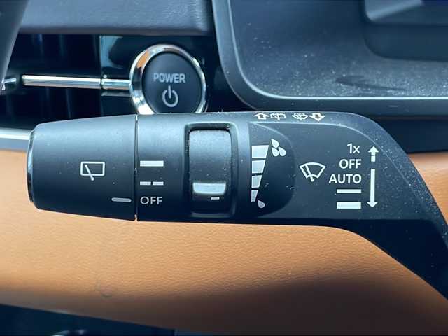 三菱 アウトランダー ＰＨＥＶ P 千葉県 2023(令5)年 2.4万km ホワイトダイヤモンド 衝突被害軽減システム/レーンキープアシスト/コーナーセンサー（前後）/レーダークルーズコントロール/ブラインドスポットモニター/横滑り防止装置/オートライト/LEDヘッドライト/プラグインHV/BOSEサウンド/HUD/ワイヤレス充電/100V充電/純正メモリナビ/　（Bluetooth/フルセグTV/USB/AppleCarPley）/車外カメラ/　（バック/全方位）/純正ビルトインETC2.0/純正ドライブレコーダー（前後）/パワーシート（D/N席）/全席シートヒーター/パワーステアリング/ステアリングヒーター/パドルシフト/純正フロアマット/電動リアゲート/純正20インチアルミホイール