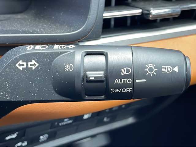 三菱 アウトランダー ＰＨＥＶ P 千葉県 2023(令5)年 2.4万km ホワイトダイヤモンド 衝突被害軽減システム/レーンキープアシスト/コーナーセンサー（前後）/レーダークルーズコントロール/ブラインドスポットモニター/横滑り防止装置/オートライト/LEDヘッドライト/プラグインHV/BOSEサウンド/HUD/ワイヤレス充電/100V充電/純正メモリナビ/　（Bluetooth/フルセグTV/USB/AppleCarPley）/車外カメラ/　（バック/全方位）/純正ビルトインETC2.0/純正ドライブレコーダー（前後）/パワーシート（D/N席）/全席シートヒーター/パワーステアリング/ステアリングヒーター/パドルシフト/純正フロアマット/電動リアゲート/純正20インチアルミホイール