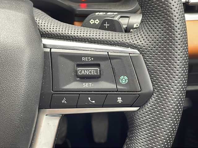 三菱 アウトランダー ＰＨＥＶ P 千葉県 2023(令5)年 2.4万km ホワイトダイヤモンド 衝突被害軽減システム/レーンキープアシスト/コーナーセンサー（前後）/レーダークルーズコントロール/ブラインドスポットモニター/横滑り防止装置/オートライト/LEDヘッドライト/プラグインHV/BOSEサウンド/HUD/ワイヤレス充電/100V充電/純正メモリナビ/　（Bluetooth/フルセグTV/USB/AppleCarPley）/車外カメラ/　（バック/全方位）/純正ビルトインETC2.0/純正ドライブレコーダー（前後）/パワーシート（D/N席）/全席シートヒーター/パワーステアリング/ステアリングヒーター/パドルシフト/純正フロアマット/電動リアゲート/純正20インチアルミホイール