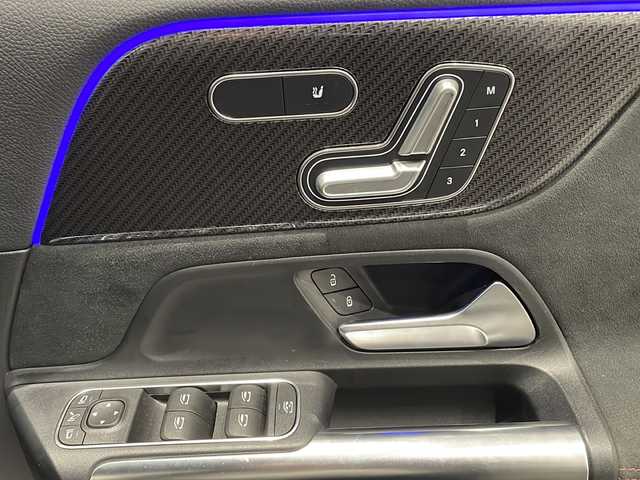 メルセデス・ベンツ ＧＬＡ２００ｄ 4マチック AMGライン 新潟県 2020(令2)年 3.5万km コスモスブラック レーダーセーフティパッケージ/・アダプティブディスタンスアシスト・ディストロニック/・アクティブブレーキアシスト/・アクティブレーンキーピングアシスト/ナビゲーションパッケージ/・TV/USB/BT/パノラミックスライディングルーフ/アテンションアシスト/ブラインドスポットアシスト/レーンチェンジアシスト/アクティブステアリングアシスト/ダウンヒル・スピード・レギュレーション/インテリジェントライトシステム/ロケイターライティング/アンビエントライト/360°カメラシステム/D席N席パワーシート/シートヒーター/ETC2.0/ドライブレコーダー