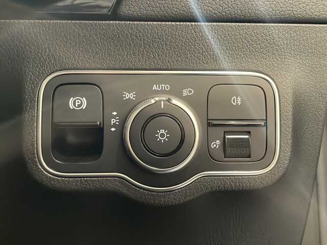 メルセデス・ベンツ ＧＬＡ２００ｄ 4マチック AMGライン 新潟県 2020(令2)年 3.5万km コスモスブラック レーダーセーフティパッケージ/・アダプティブディスタンスアシスト・ディストロニック/・アクティブブレーキアシスト/・アクティブレーンキーピングアシスト/ナビゲーションパッケージ/・TV/USB/BT/パノラミックスライディングルーフ/アテンションアシスト/ブラインドスポットアシスト/レーンチェンジアシスト/アクティブステアリングアシスト/ダウンヒル・スピード・レギュレーション/インテリジェントライトシステム/ロケイターライティング/アンビエントライト/360°カメラシステム/D席N席パワーシート/シートヒーター/ETC2.0/ドライブレコーダー